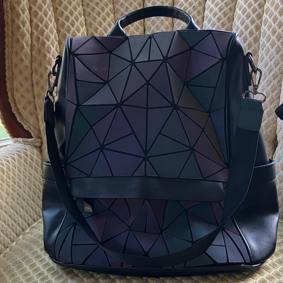 LOVEVOOK Holographic Geometric BACKPACK NWOT - Picture 2 of 3